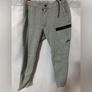 Nike Tech Fleece Joggers Men’s Large Gray Zipper Pocket Sweatpants